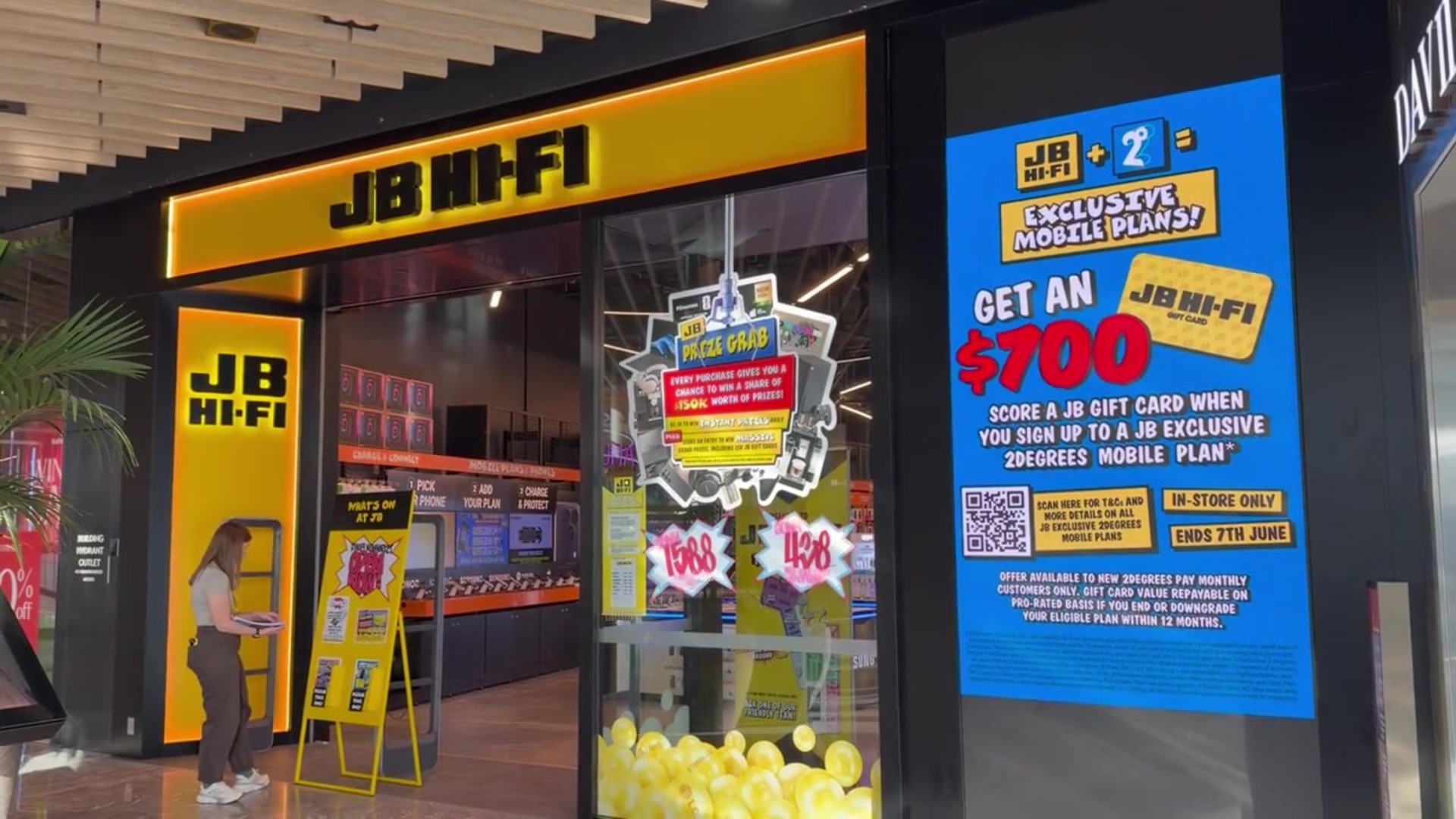 JB HiFi New Build